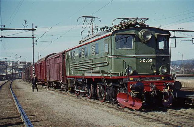 Modernisert El 5 i godstog. Foto: Rolf Burud