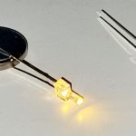 0205vh Lang lysdiode 2mm varmhvit